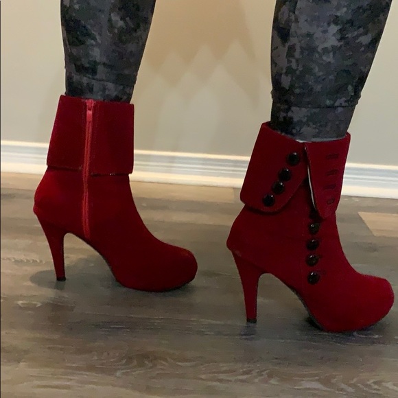 Red heeled boots - Picture 3 of 4